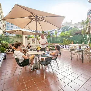 Fabrizzios Terrace بيت شباب